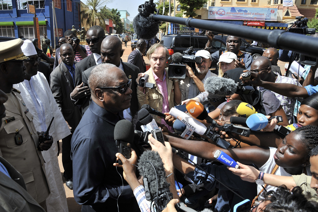 El presidente del país, Ibrahim Boubacar Keita, atiende a los medios tras el ataque al Radisson Blu / Fotografía: Getty Images