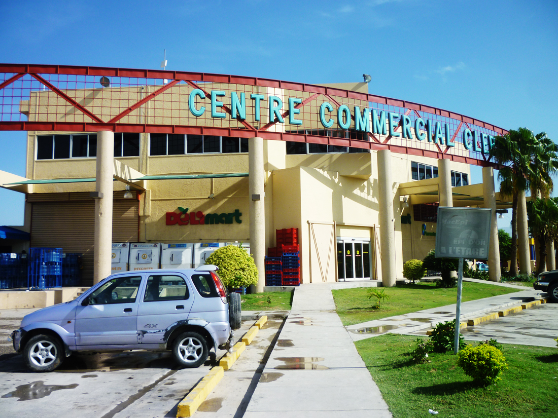 Centro comercial en la capital haitiana / Fotografía: Josean Villalabeitia