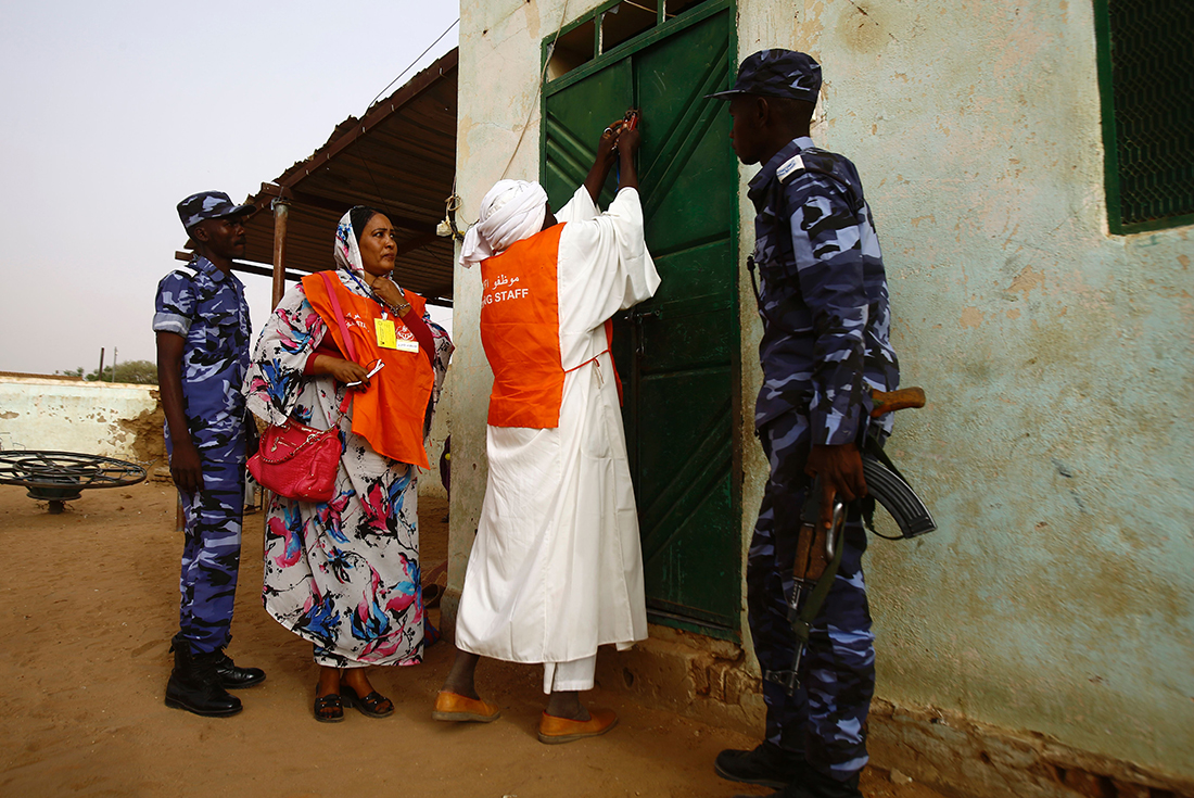 Sudanese election staff close the door of a polling station in North Darfur's state capital El Fasher as the polls closed across Sudan's Darfur on April 13, 2016 in a referendum on the restive region's status with officials hailing the vote as a success despite international criticism and a rebel boycott. Polling centres closed at 6.00 pm (1500 GMT) in the three-day referendum to decide whether to unite Darfur's five states into a single, autonomous region, with a handful of voters coming to cast their votes late. / AFP / ASHRAF SHAZLY (Photo credit should read ASHRAF SHAZLY/AFP/Getty Images)