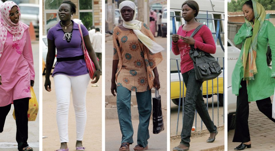 mujeres con pantalones en Sudán