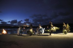 Grupo de mauricianas baila
